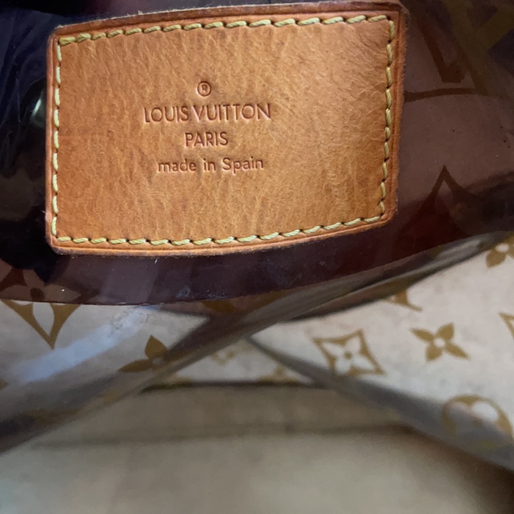 Louis Vuitton - Picture 6 of 12